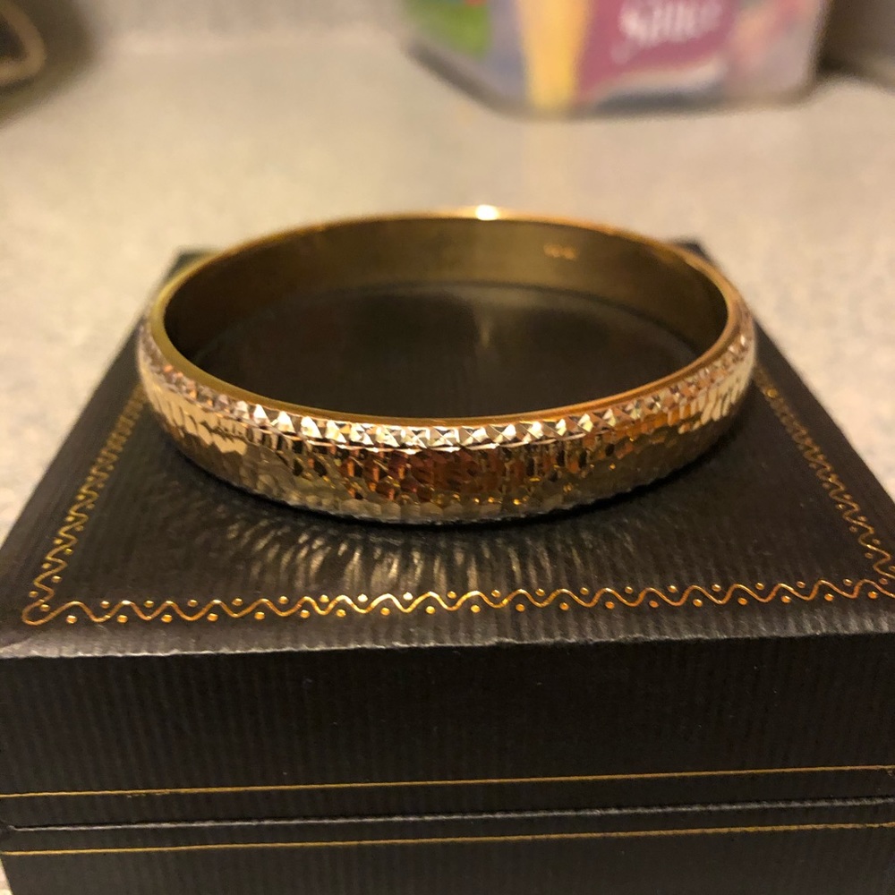 ⬇️ price drop! Beautiful 14k gold bangle
